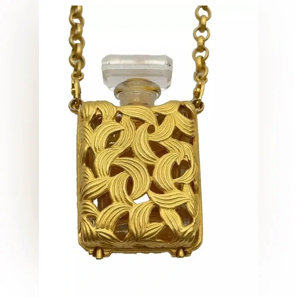 CHANEL Vintage Necklace No.5 Perfume Gold Necklace W/original Box - Picture 5 of 13